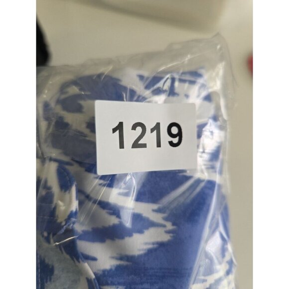 Chico’s Women’s 1 (Medium) Button Down No Iron Stretch Blue White 3/4 Sleeve - Picture 4 of 4